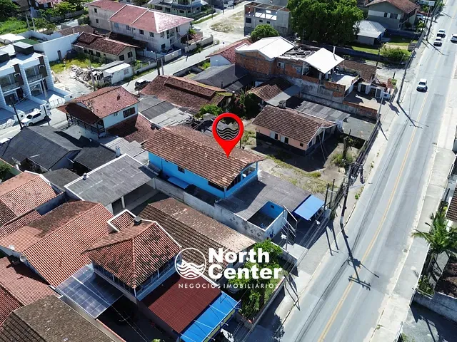 Sobrado com 250m² 3 quartos e 2 banheiros, à venda, no bairro Costeira em Balneário Barra do Sul