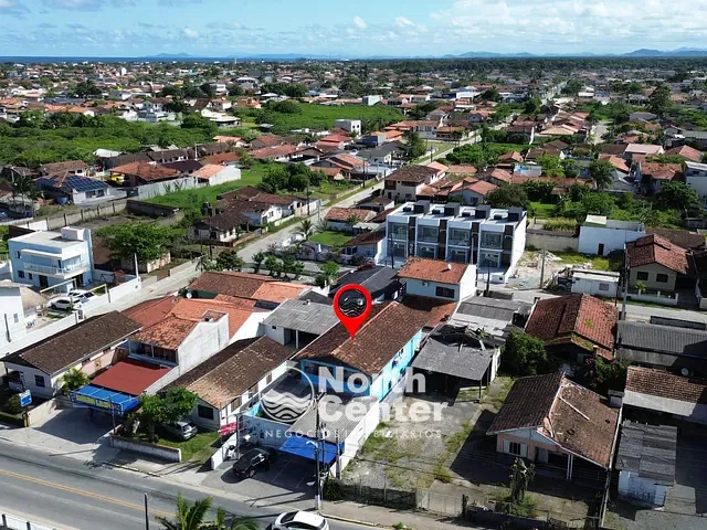 Sobrado com 250m² 3 quartos e 2 banheiros, à venda, no bairro Costeira em Balneário Barra do Sul