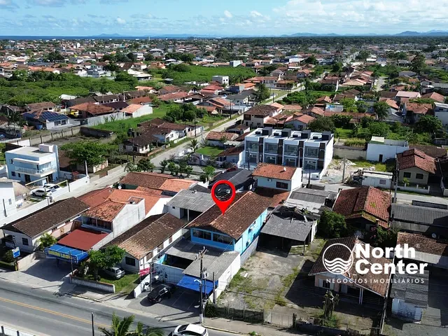 Sobrado com 250m² 3 quartos e 2 banheiros, à venda, no bairro Costeira em Balneário Barra do Sul