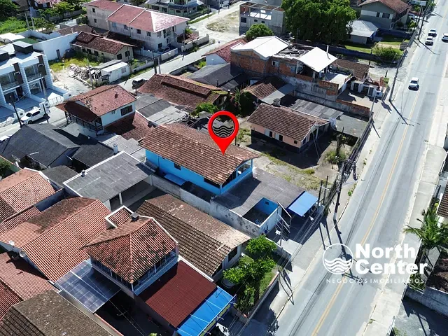 Sobrado com 250m² 3 quartos e 2 banheiros, à venda, no bairro Costeira em Balneário Barra do Sul