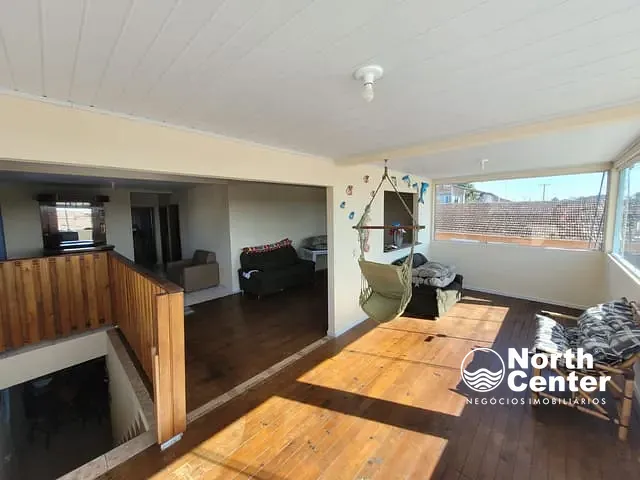 Sobrado com 250m² 3 quartos e 2 banheiros, à venda, no bairro Costeira em Balneário Barra do Sul