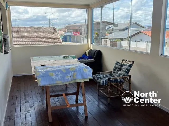 Sobrado com 250m² 3 quartos e 2 banheiros, à venda, no bairro Costeira em Balneário Barra do Sul