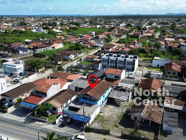 Sobrado com 250m² 3 quartos e 2 banheiros, à venda, no bairro Costeira em Balneário Barra do Sul