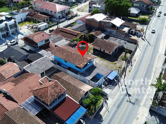 Sobrado com 250m² 3 quartos e 2 banheiros, à venda, no bairro Costeira em Balneário Barra do Sul