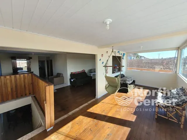 Sobrado com 250m² 3 quartos e 2 banheiros, à venda, no bairro Costeira em Balneário Barra do Sul