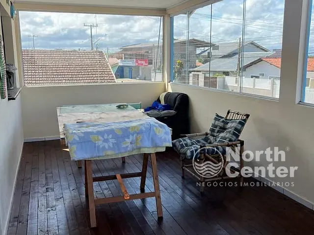Sobrado com 250m² 3 quartos e 2 banheiros, à venda, no bairro Costeira em Balneário Barra do Sul