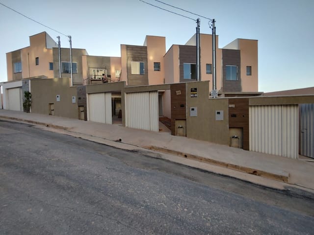 Foto do Sobrado - Casa geminada, com 73 m2, com 2 quartos, 1 banho, 1 lavabo, 1 varanda, 1 vaga. à venda, Novo Centro, Santa Luzia, MG - Pronto para morar. Bom | REALLE SOLUÇÕES IMOBILIÁRIAS INTEGRADAS