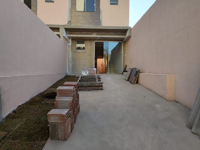 Foto do Sobrado - Casa geminada, com 73 m2, com 2 quartos, 1 banho, 1 lavabo, 1 varanda, 1 vaga. à venda, Novo Centro, Santa Luzia, MG - Pronto para morar. Bom | REALLE SOLUÇÕES IMOBILIÁRIAS INTEGRADAS