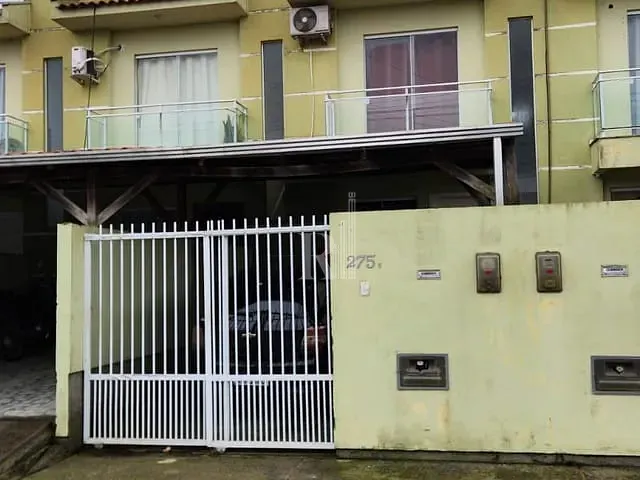 Sobrado com 110m² 2 quartos e 2 banheiros, à venda, no bairro Praça em Tijucas