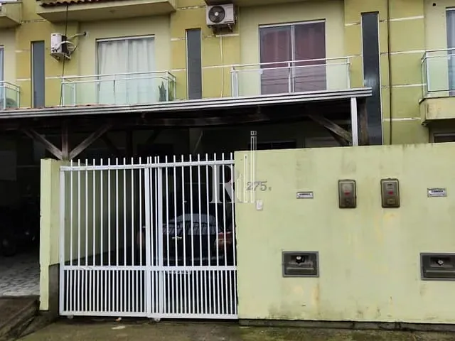 Sobrado com 110m² 2 quartos e 2 banheiros, à venda, no bairro Praça em Tijucas