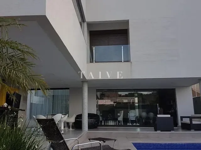 Sobrado com 500m² 4 quartos e 6 banheiros, à venda ou para alugar, no bairro Mediterrâneo em Londrina