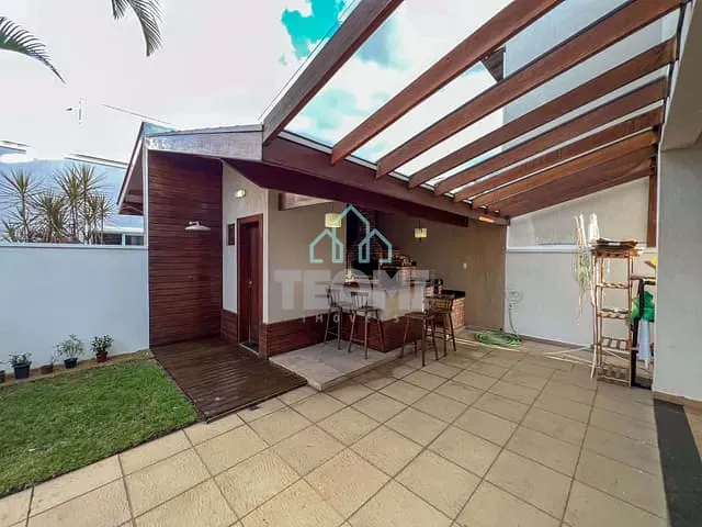 Sobrado com 250m² 4 quartos e 5 banheiros, à venda, no bairro Flor do Vale em Tremembé