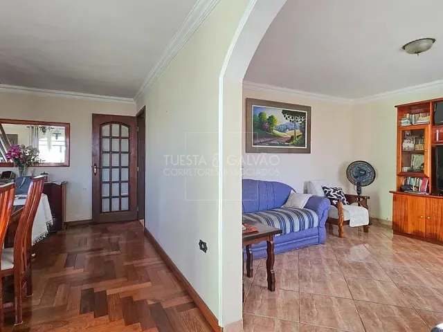 Sobrado com 210m² 4 quartos e 3 banheiros, à venda, no bairro Cajuru em Curitiba