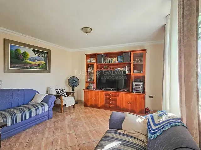 Sobrado com 210m² 4 quartos e 3 banheiros, à venda, no bairro Cajuru em Curitiba