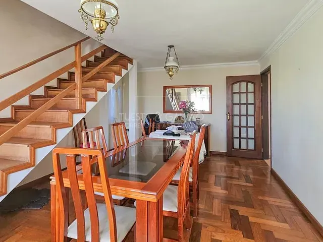 Sobrado com 210m² 4 quartos e 3 banheiros, à venda, no bairro Cajuru em Curitiba