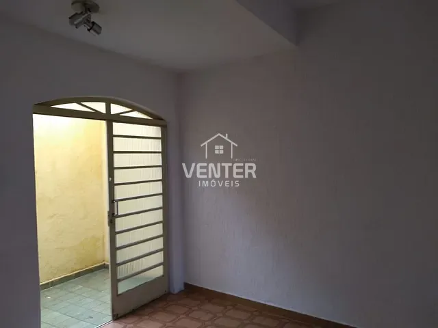 Sobrado com 182m² 3 quartos e 2 banheiros, à venda, no bairro Jardim Maria Augusta em Taubaté