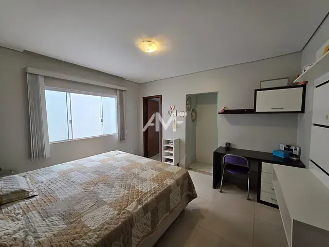 Sobrado com 385m² 3 quartos e 4 banheiros, à venda, no bairro Setor Habitacional Vicente Pires - Trecho 3 em Brasília