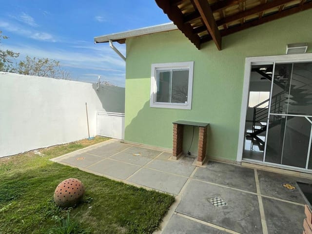 Sobrado com 140m² 3 quartos e 2 banheiros, à venda, no bairro Jardim Cristina em Pindamonhangaba