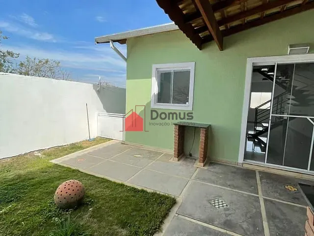 Sobrado com 140m² 3 quartos e 2 banheiros, à venda, no bairro Jardim Cristina em Pindamonhangaba