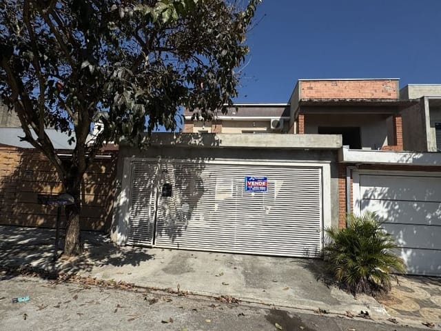 Sobrado 3 quartos e 2 banheiros, à venda, no bairro Loteamento Santa Cruz em Tatuí