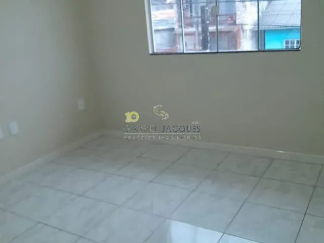 Sobrado 2 quartos e 1 banheiro, à venda, no bairro São Sebastião em Palhoça