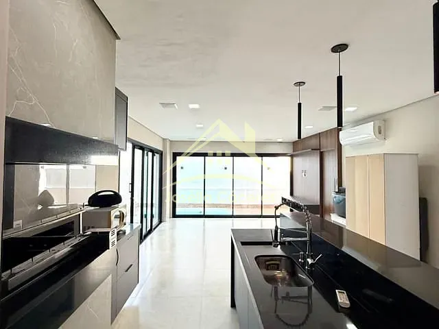 Sobrado com 300m² 4 quartos e 5 banheiros, à venda, no bairro Condomínio Belvedere II em Cuiabá