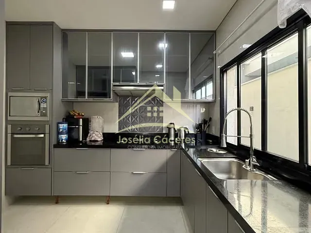 Sobrado com 300m² 4 quartos e 5 banheiros, à venda, no bairro Condomínio Belvedere II em Cuiabá