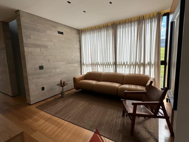 Sobrado com 527m² 3 quartos e 4 banheiros, à venda, no bairro Parque Universitário em Franca