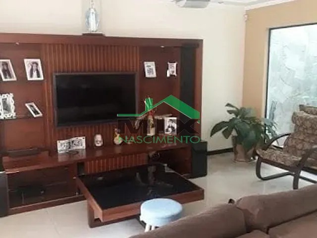 Casa com 300m² 3 quartos e 5 banheiros, à venda ou para alugar, no bairro Taboão em São Bernardo do Campo