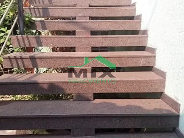 Casa com 300m² 3 quartos e 5 banheiros, à venda ou para alugar, no bairro Taboão em São Bernardo do Campo