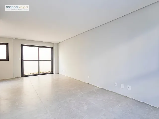 Sobrado 3 quartos e 3 banheiros, à venda, no bairro Água Verde em Curitiba