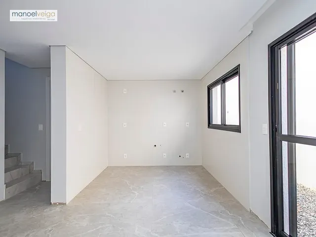 Sobrado 3 quartos e 3 banheiros, à venda, no bairro Água Verde em Curitiba