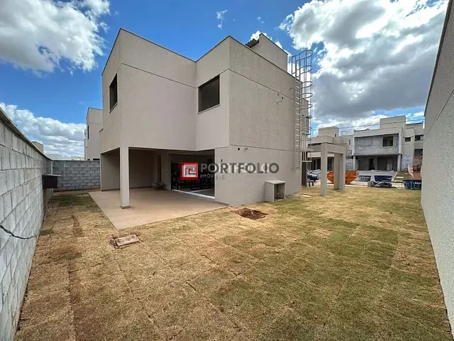 Sobrado com 305m² 4 quartos e 4 banheiros, à venda, no bairro Conjunto Residencial Storil em Aparecida de Goiânia