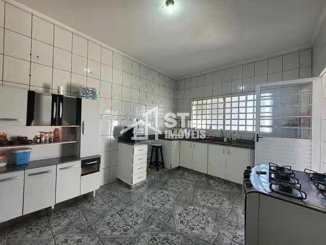 Sobrado com 410m² 2 quartos e 1 banheiro, à venda, no bairro Jardim Rio Negro em Andradas