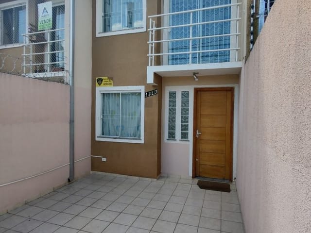 Locação - Sobrado com 2 quartos, 1 vaga de garagem, Quintal Amplo, 70 m² - Uvaranas, Ponta Grossa.