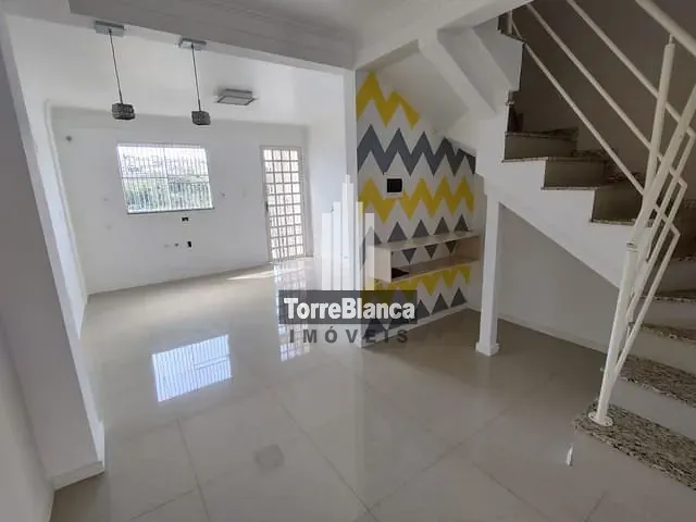 Sobrado com 70m² 2 quartos e 1 banheiro, para alugar, no bairro Uvaranas em Ponta Grossa