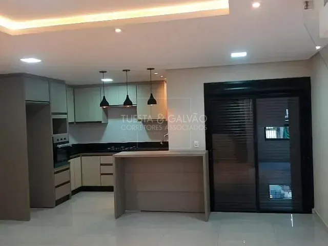 Sobrado com 201m² 3 quartos e 3 banheiros, à venda, no bairro Tingui em Curitiba