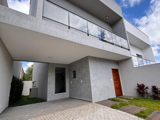 Sobrado com 160m² 3 quartos e 4 banheiros, à venda, no bairro Estrela em Ponta Grossa