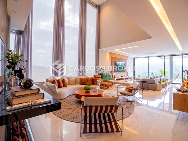 Sobrado com 490m² 4 quartos e 6 banheiros, à venda, no bairro Alphaville em Santana de Parnaíba