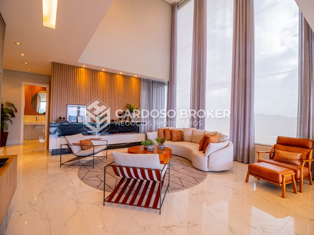 Sobrado com 490m² 4 quartos e 6 banheiros, à venda, no bairro Alphaville em Santana de Parnaíba