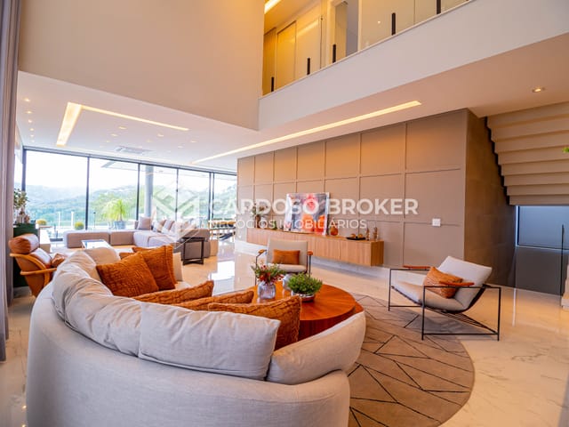 Sobrado com 490m² 4 quartos e 6 banheiros, à venda, no bairro Alphaville em Santana de Parnaíba