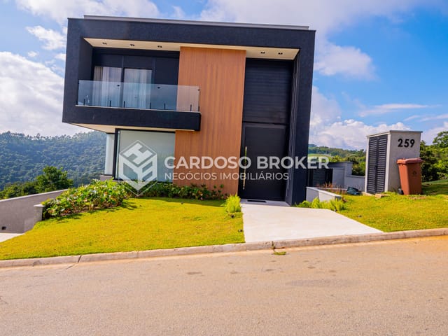 Sobrado com 490m² 4 quartos e 6 banheiros, à venda, no bairro Alphaville em Santana de Parnaíba