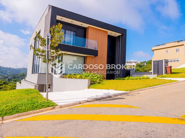 Sobrado com 490m² 4 quartos e 6 banheiros, à venda, no bairro Alphaville em Santana de Parnaíba