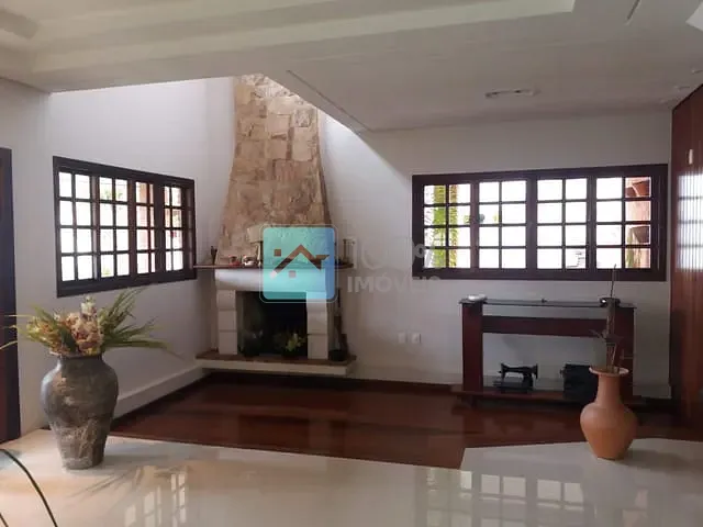 Sobrado com 540m² 4 quartos e 6 banheiros, à venda ou para alugar, no bairro Jardim das Colinas em São José dos Campos