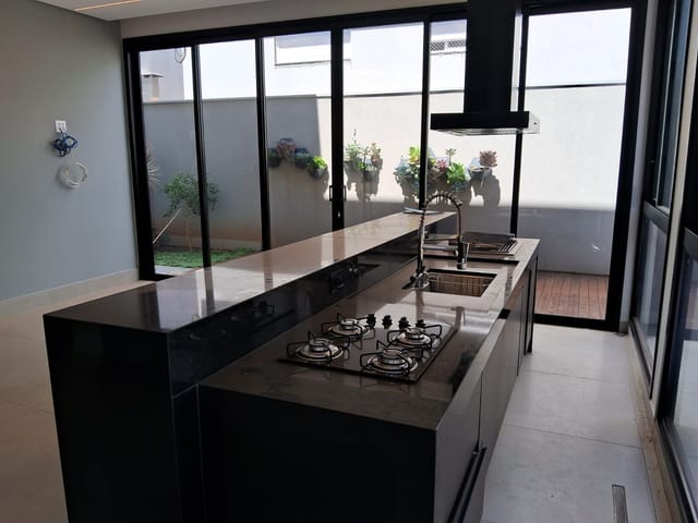 Sobrado com 392m² 4 quartos e 5 banheiros, à venda, no bairro Chácara Espraiado em Franca