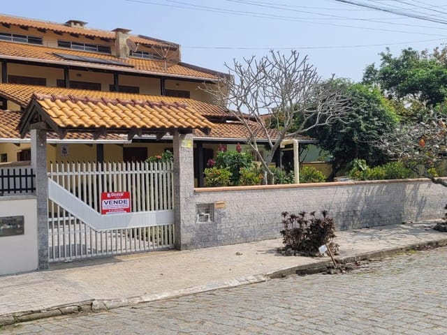 Sobrado com 260m² 5 quartos e 4 banheiros, à venda, no bairro Praia Alegre em Penha