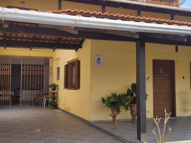 Sobrado com 260m² 5 quartos e 4 banheiros, à venda, no bairro Praia Alegre em Penha
