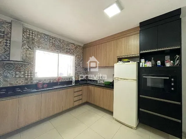 Sobrado com 210m² 3 quartos e 2 banheiros, à venda, no bairro Conjunto Habitacional Hércules Augusto Masson em Taubaté