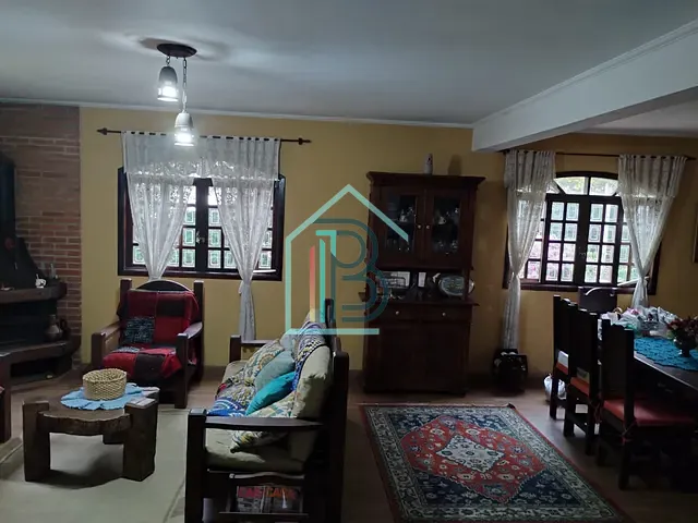 Sobrado com 280m² 3 quartos e 2 banheiros, à venda, no bairro Jardim Semiramis em Cotia