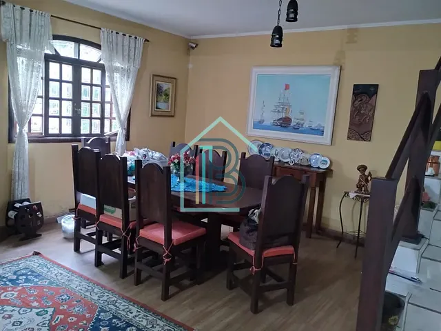 Sobrado com 280m² 3 quartos e 2 banheiros, à venda, no bairro Jardim Semiramis em Cotia